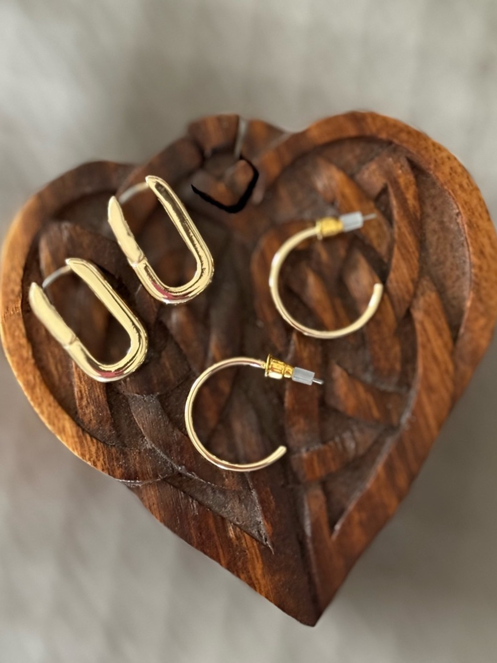 Earrings gold tone nwot